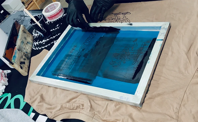 Custom Print Spring Loaded Screen Screen Printing for Custom Apparel | T-Shirt Screen Print Manufacturer ...